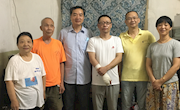 中心领导看望慰问受伤职工家属
