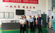 学校党委常委、副校长陈玉华来中心进行实验室安全检查